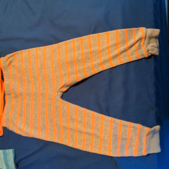 Carter's sleep set with PinkFong bonus shirt 24month - Picture 7 of 8